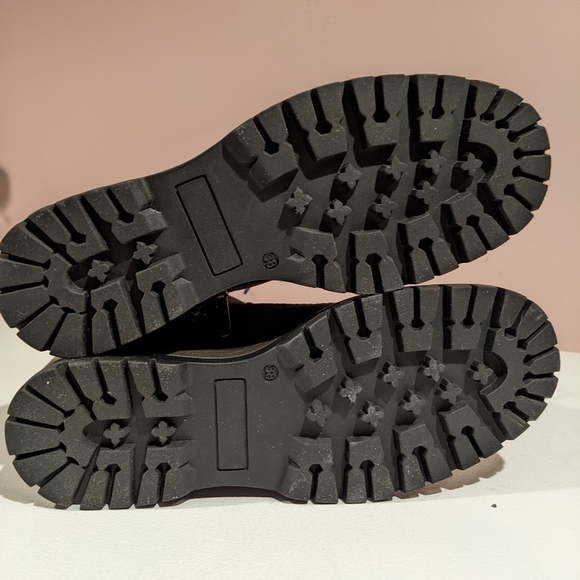 Women's Ankle Boots - Picture 4 of 6